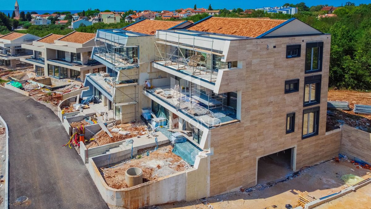 Novigrad, okolica! Apartma v letovišču 100 m od morja!
