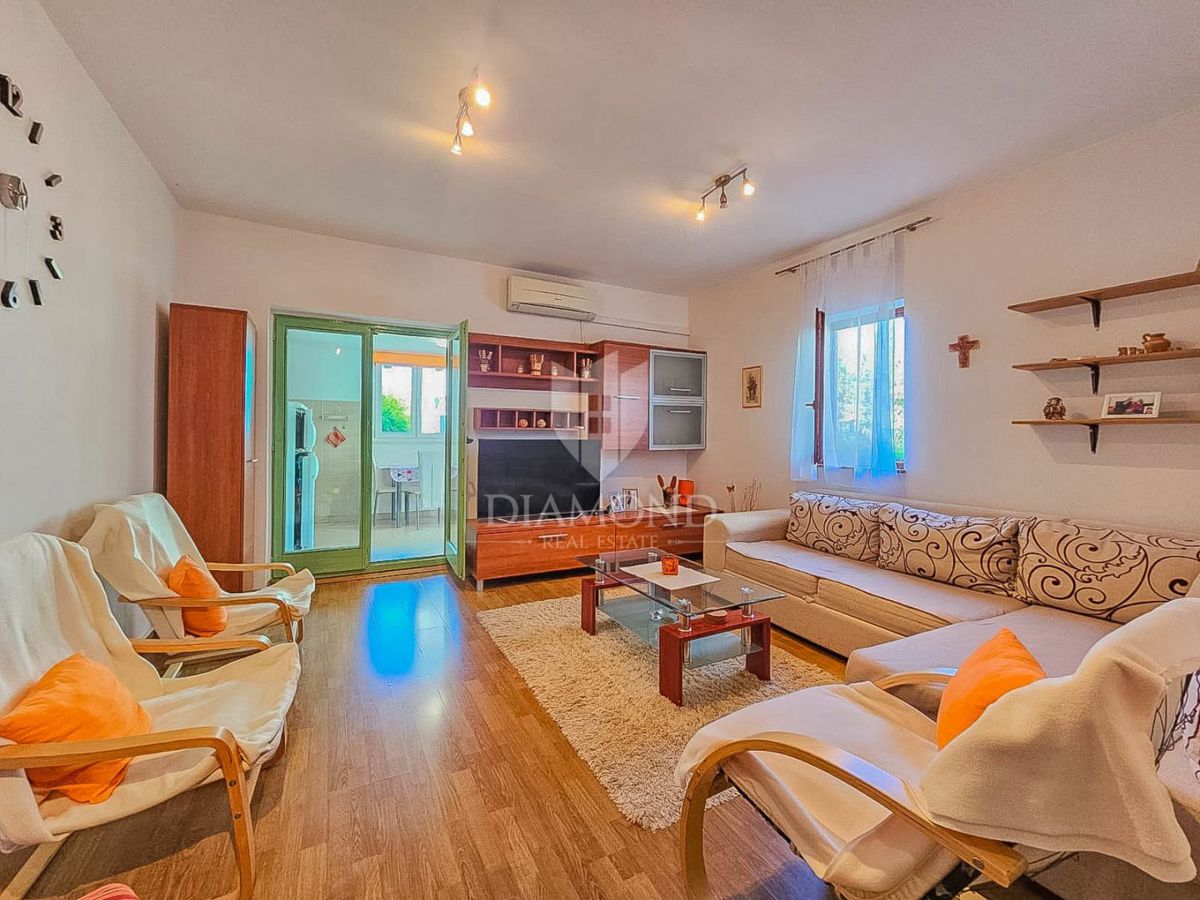 Novigrad, stanovanje z vrtom 146 m², 500 m od morja!