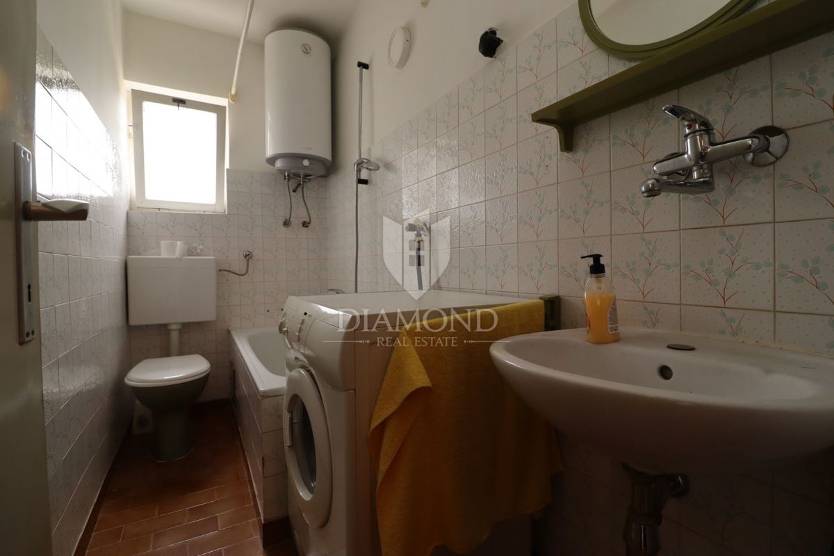 Stanovanje za adaptacijo, odlična lokacija, balkon