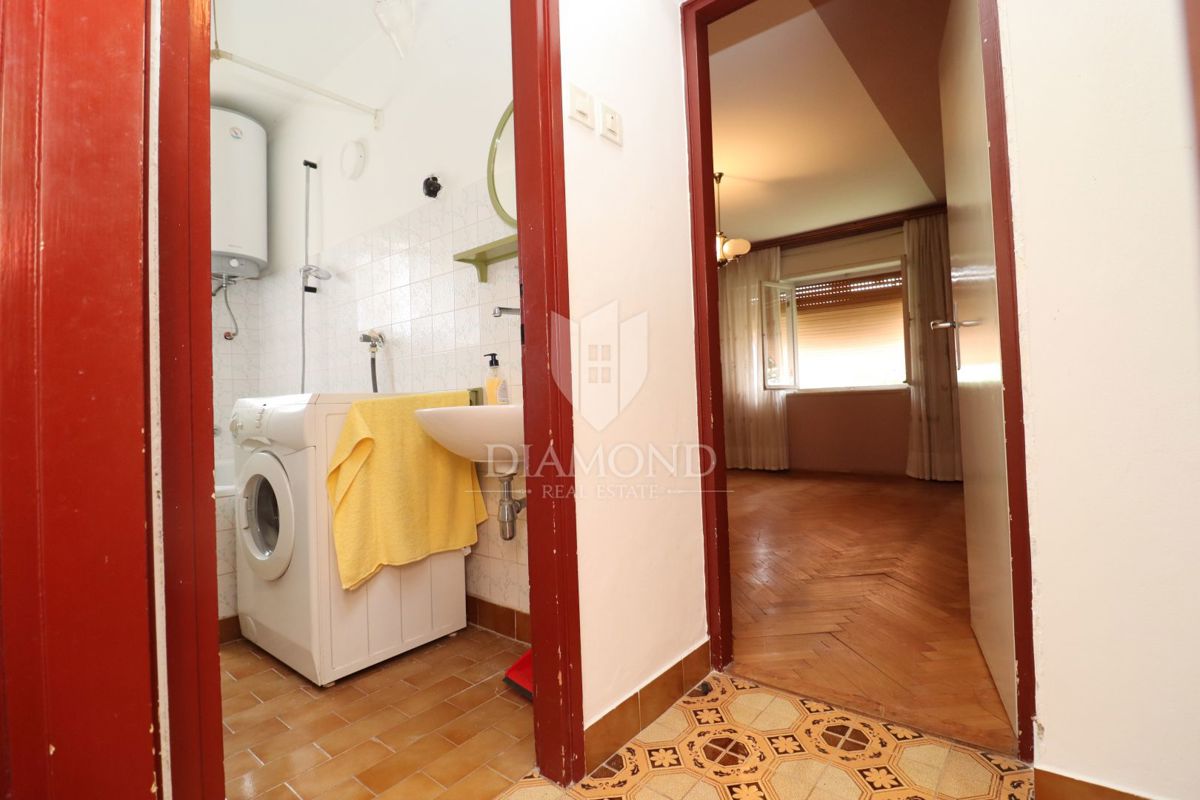 Stanovanje za adaptacijo, odlična lokacija, balkon