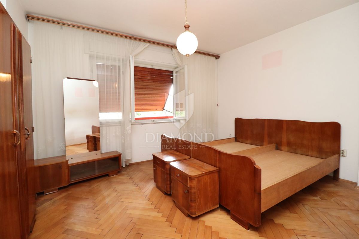 Stanovanje za adaptacijo, odlična lokacija, balkon