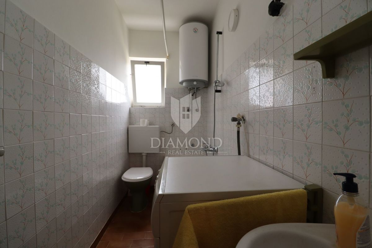 Stanovanje za adaptacijo, odlična lokacija, balkon