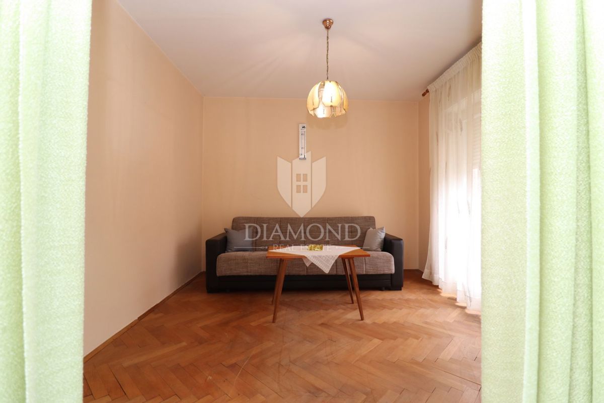 Stanovanje za adaptacijo, odlična lokacija, balkon