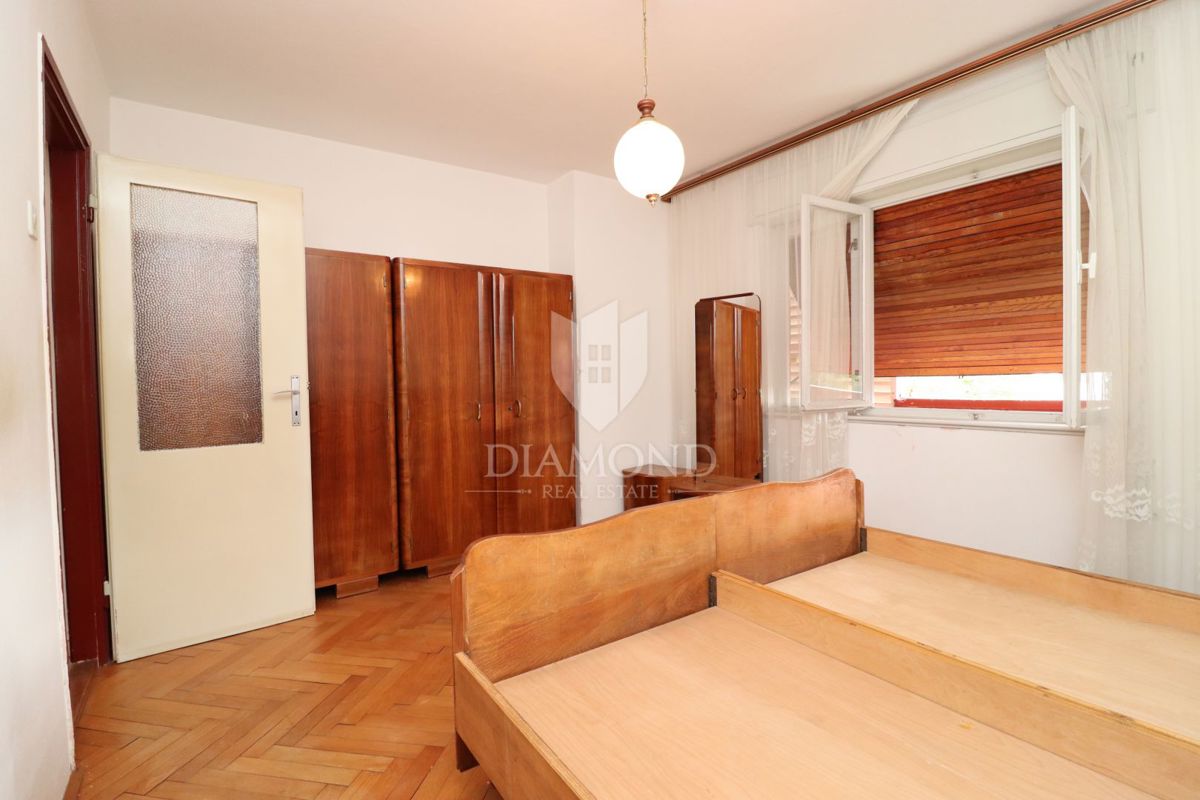 Stanovanje za adaptacijo, odlična lokacija, balkon
