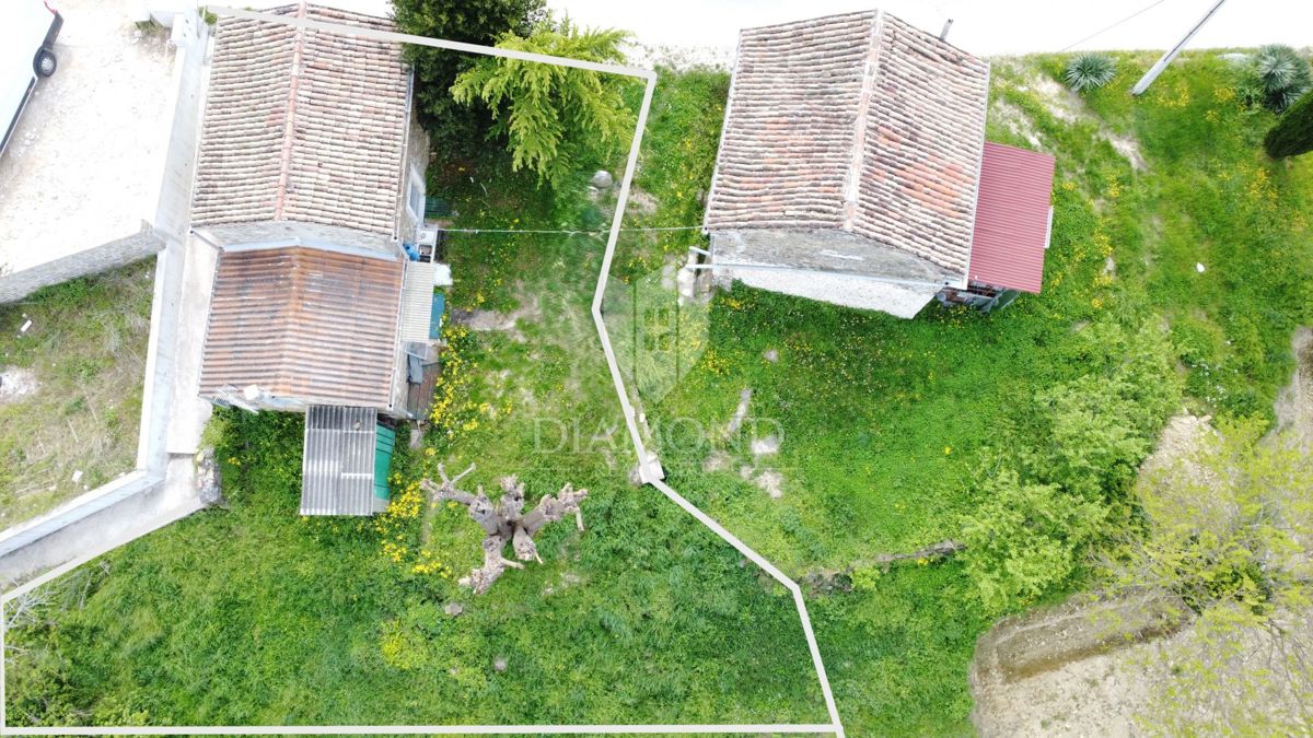 Momjan – Kamnita hiša s projektom za luksuzno prenovo