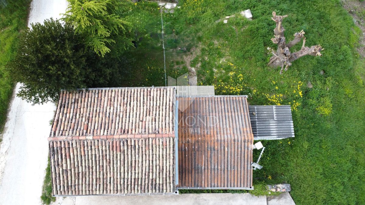 Momjan – Kamnita hiša s projektom za luksuzno prenovo