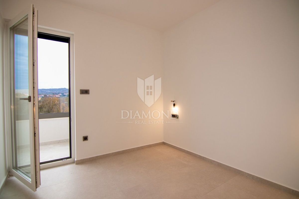 KRK, MALINSKA, POL-SAMOSTOJNA HIŠA Z BAZENOM