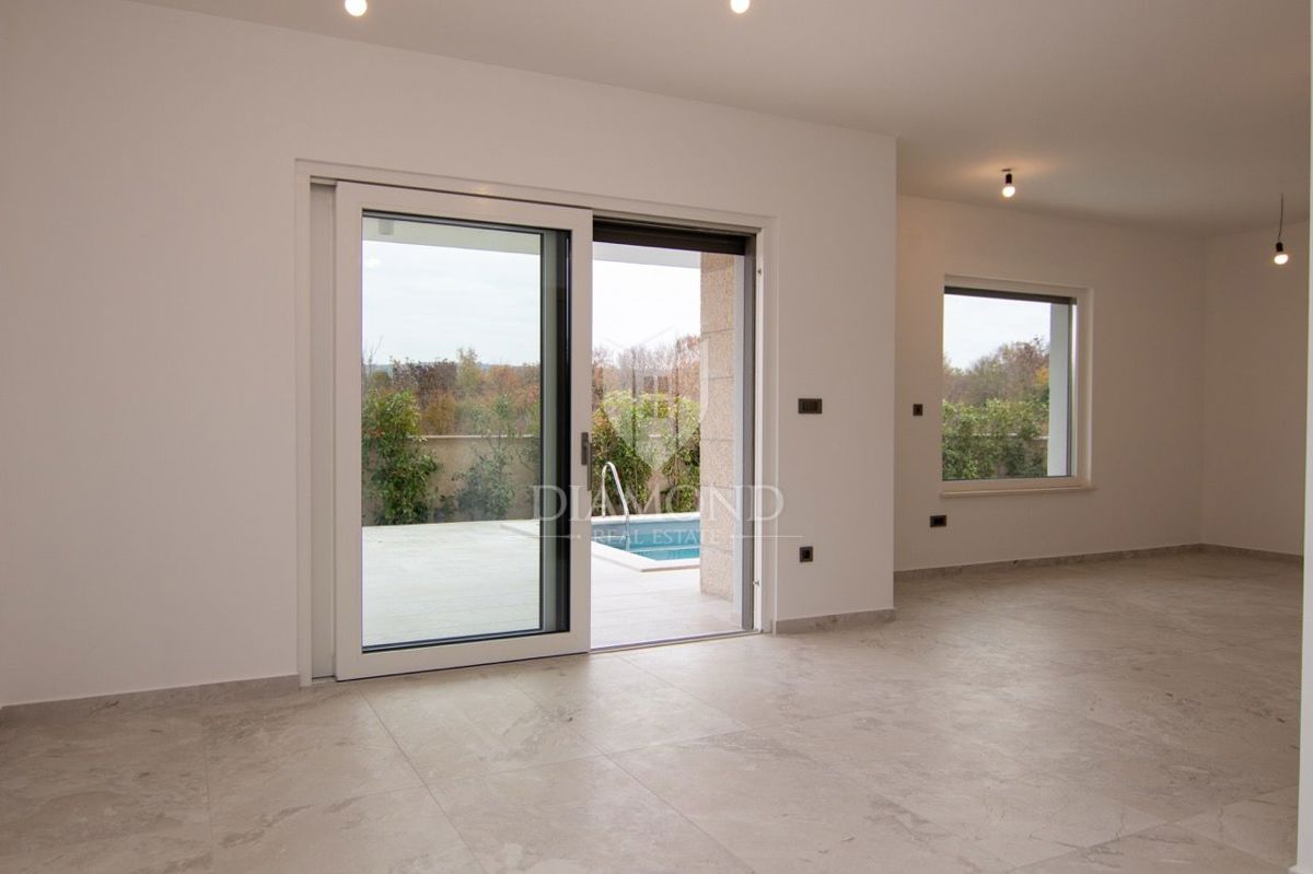 KRK, MALINSKA, POL-SAMOSTOJNA HIŠA Z BAZENOM