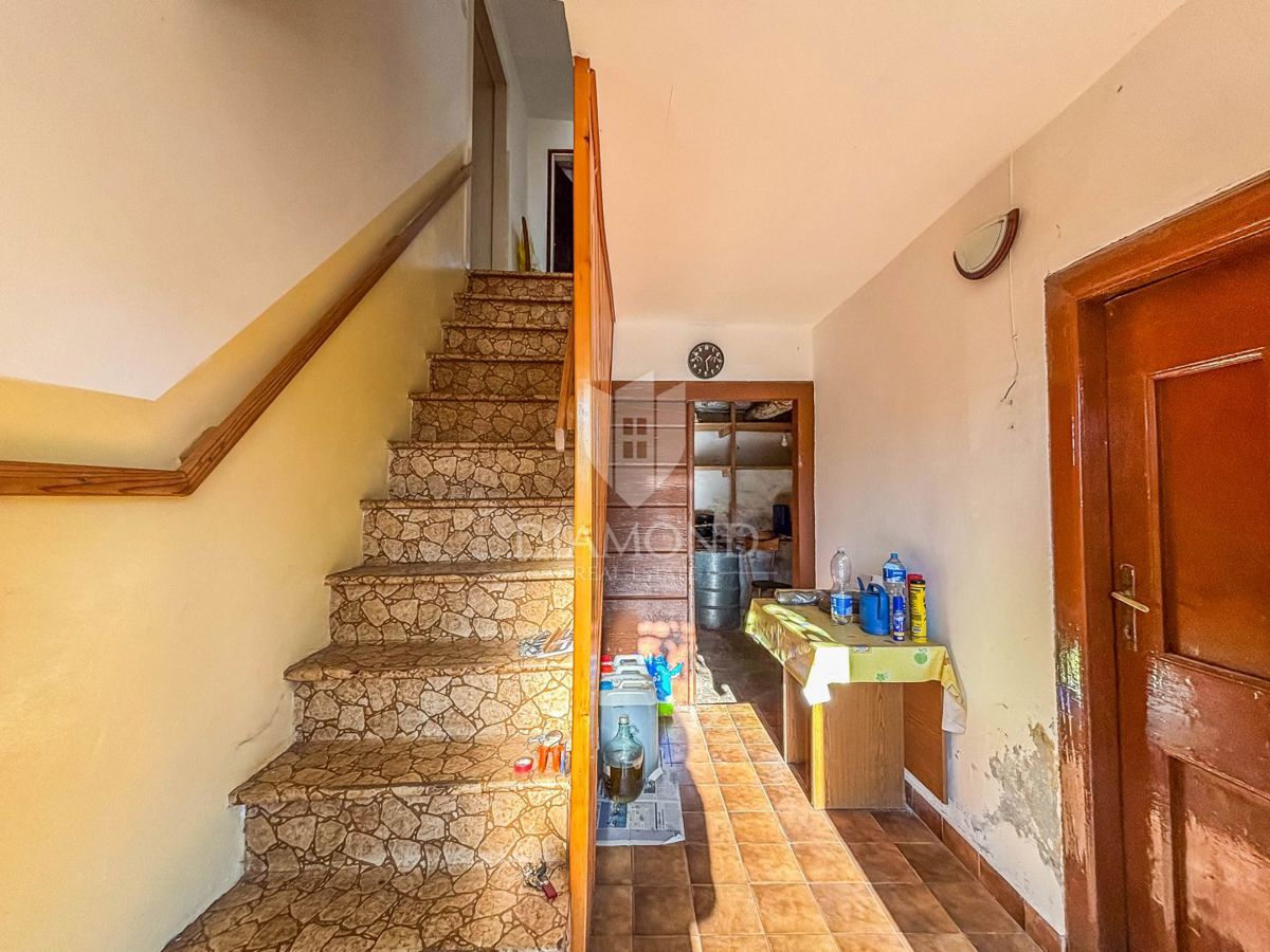 Umag, okolica - avtentična hiša z vrtom!