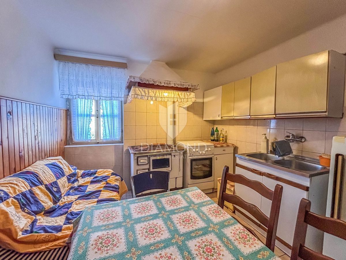 Umag, okolica - avtentična hiša z vrtom!