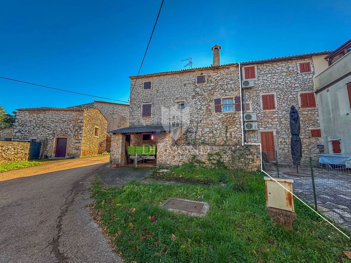 Umag, okolica - avtentična hiša z vrtom!