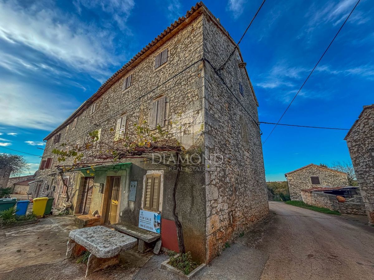 Umag, okolica - avtentična hiša z vrtom!