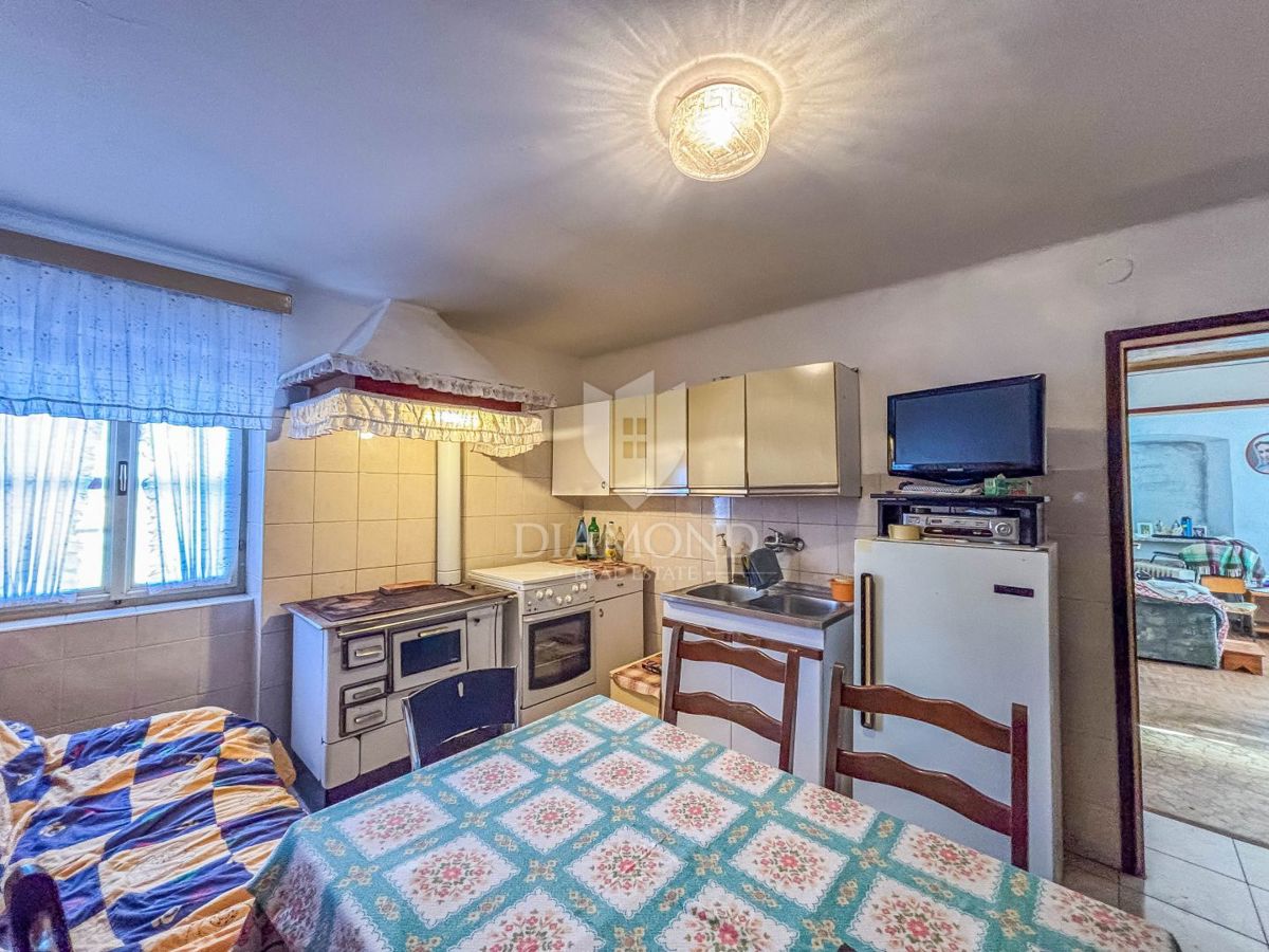 Umag, okolica - avtentična hiša z vrtom!