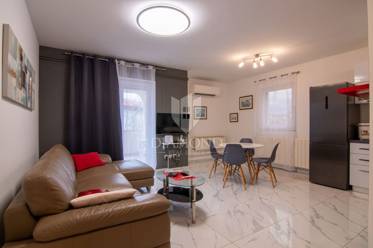 Krk, dvosobno stanovanje v prvem nadstropju, blizu plaže