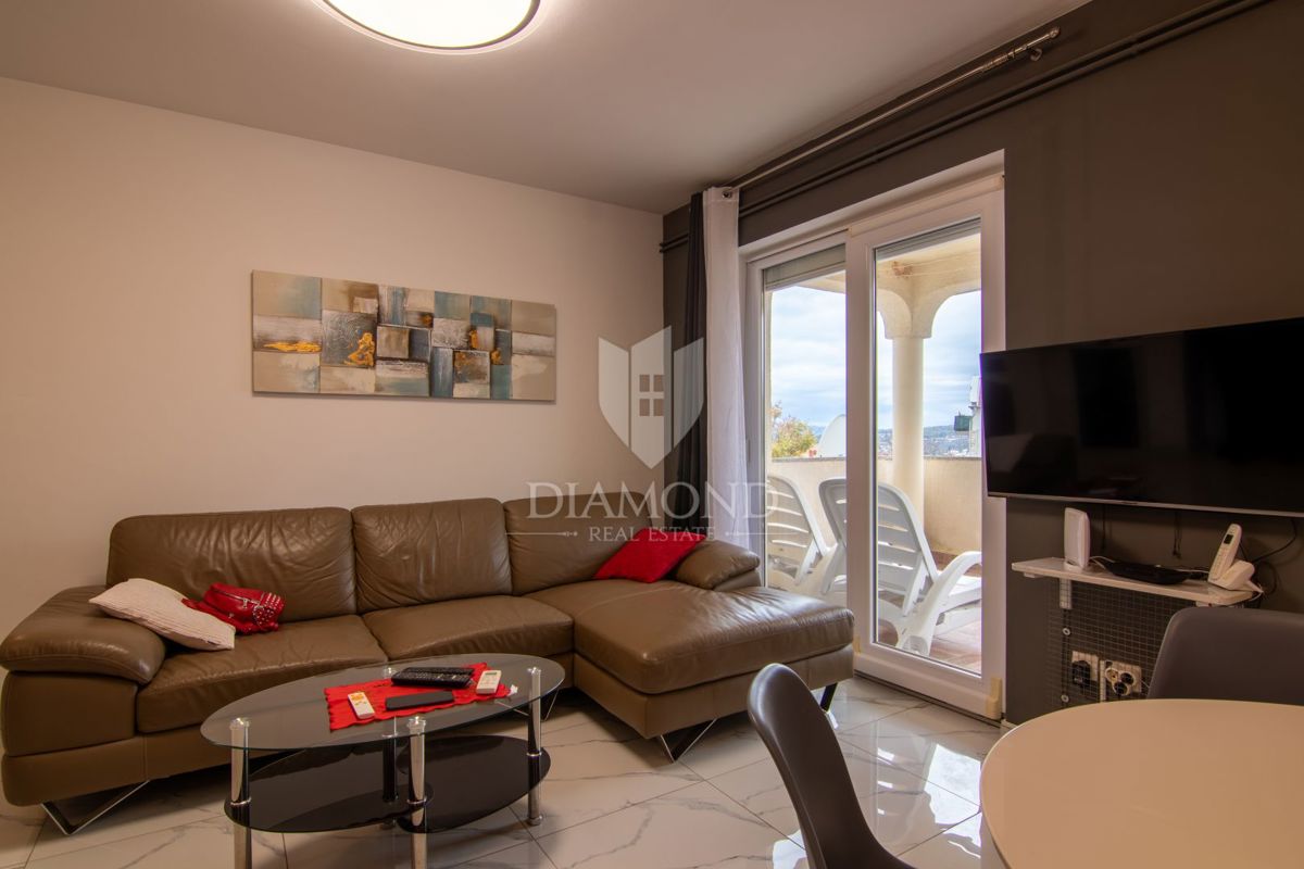 Krk, dvosobno stanovanje v prvem nadstropju, blizu plaže