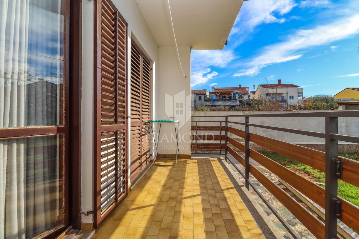 Pula, hiša z dvema stanovanjema in garažo v mirni ulici!