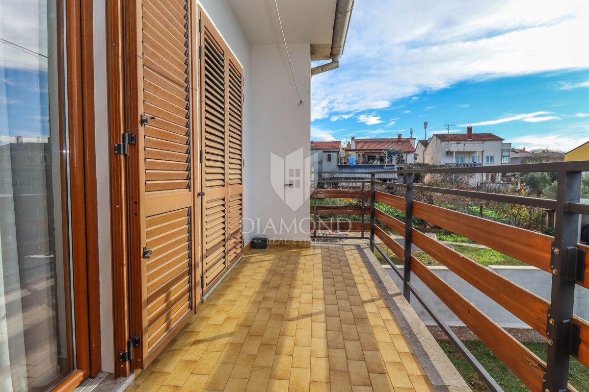 Pula, hiša z dvema stanovanjema in garažo v mirni ulici!