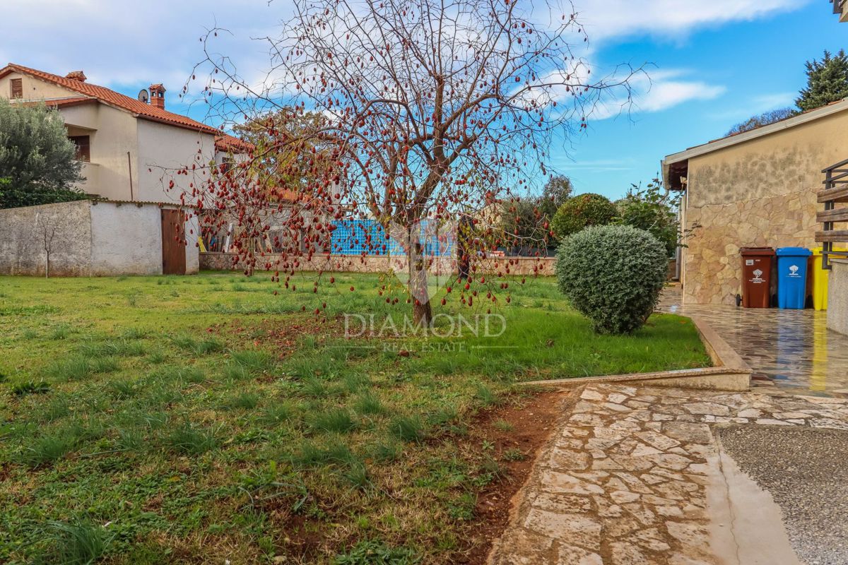 Pula, hiša z dvema stanovanjema in garažo v mirni ulici!