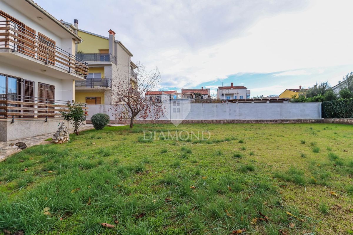 Pula, hiša z dvema stanovanjema in garažo v mirni ulici!