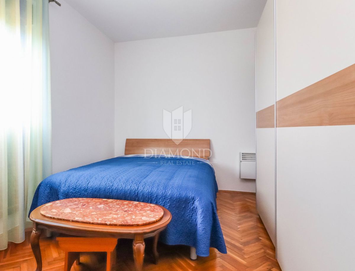 Pula, hiša z dvema stanovanjema in garažo v mirni ulici!