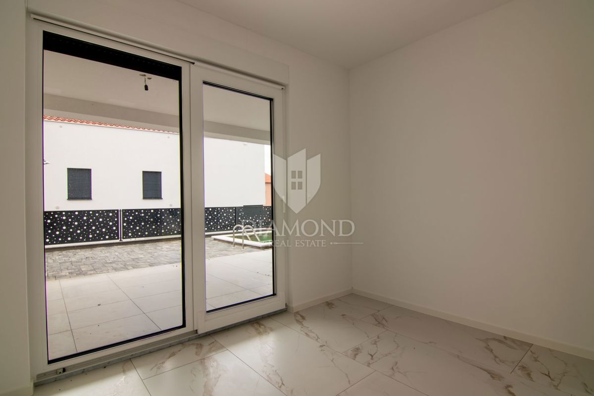 Dvojček hiše z bazenom