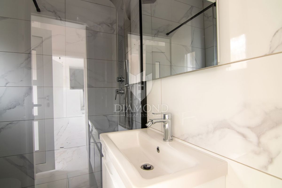 Dvojček hiše z bazenom