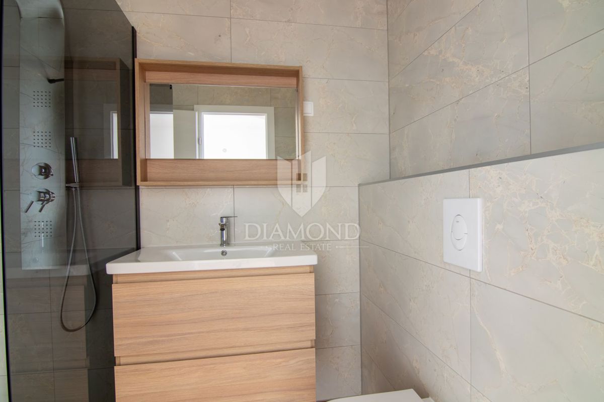 Dvojček hiše z bazenom