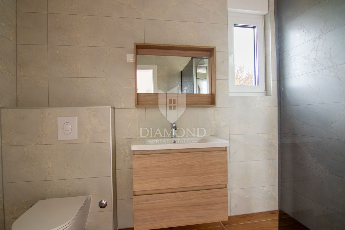 Dvojček hiše z bazenom