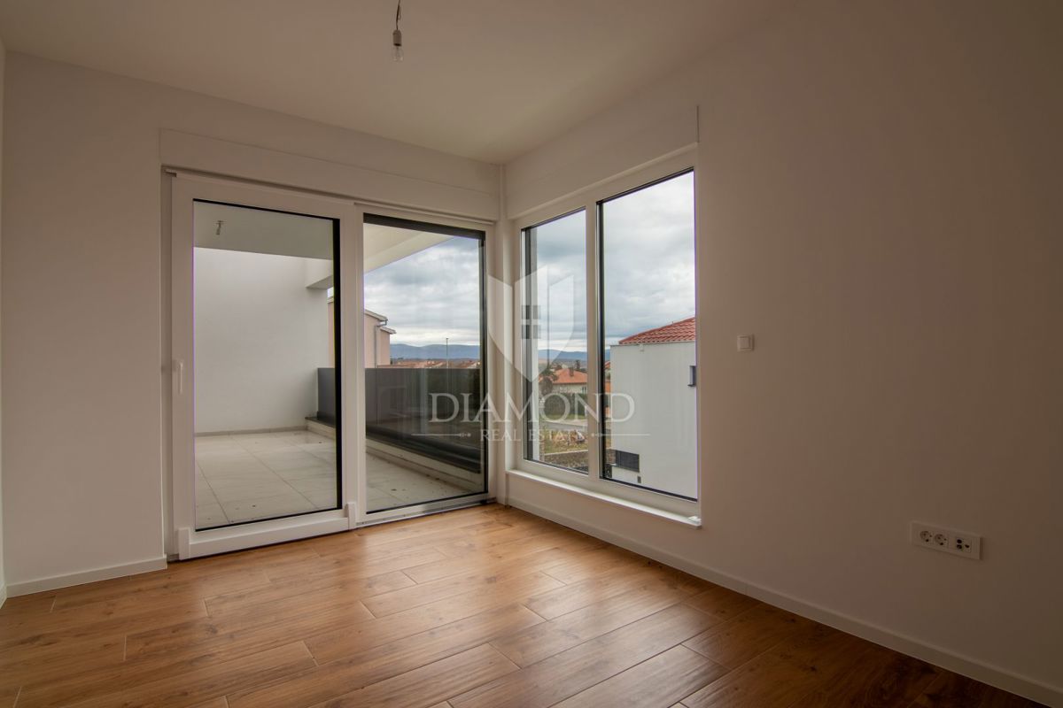 Dvojček hiše z bazenom