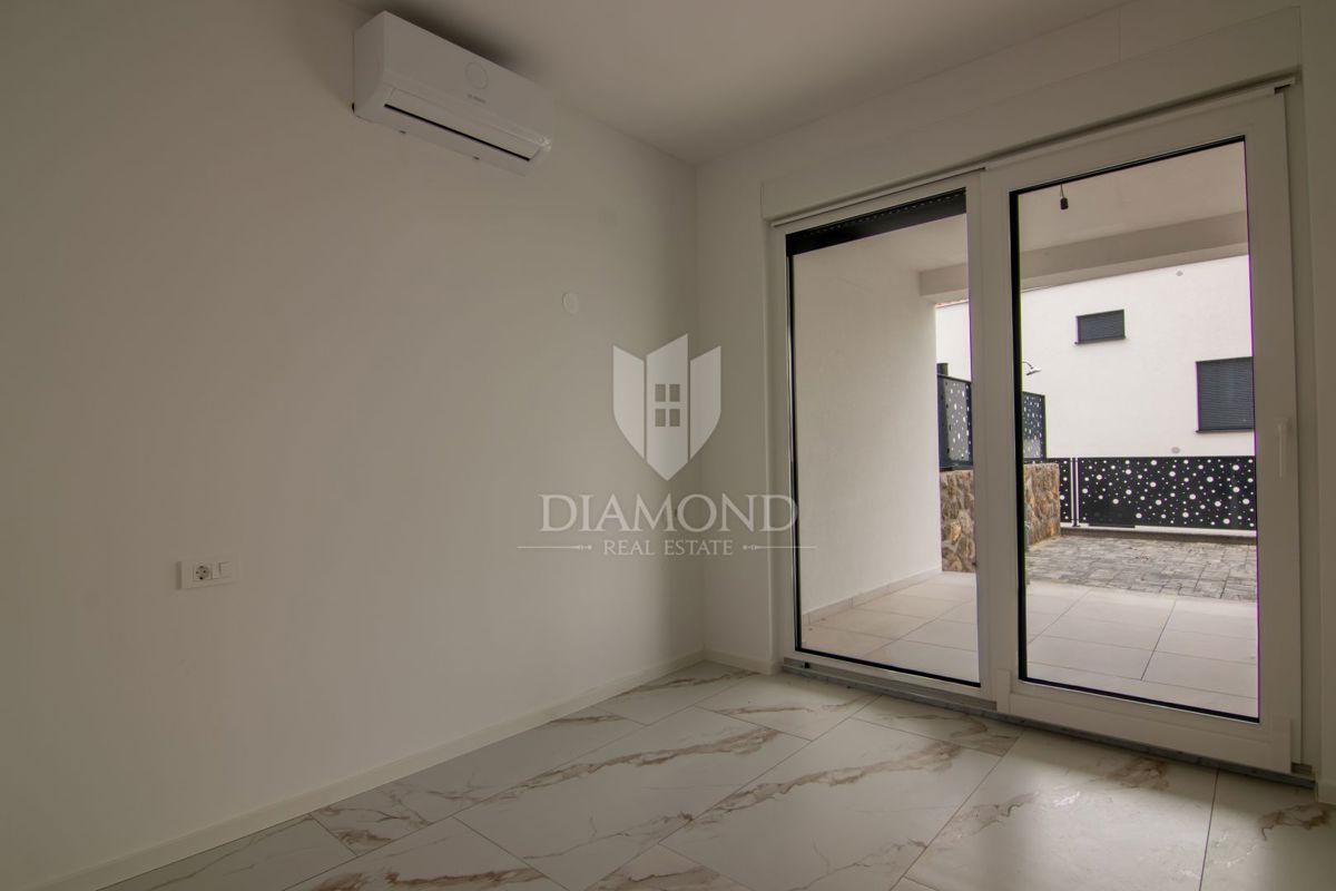 Dvojček hiše z bazenom