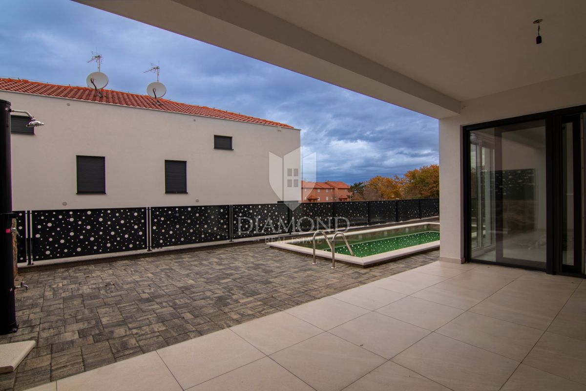 Dvojček hiše z bazenom