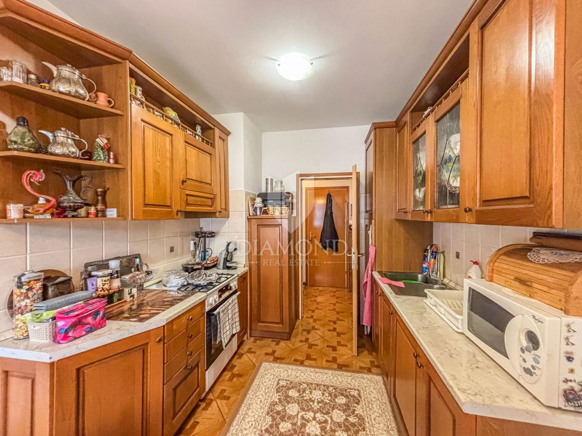 Umag, stanovanje v pritličju v centru mesta!