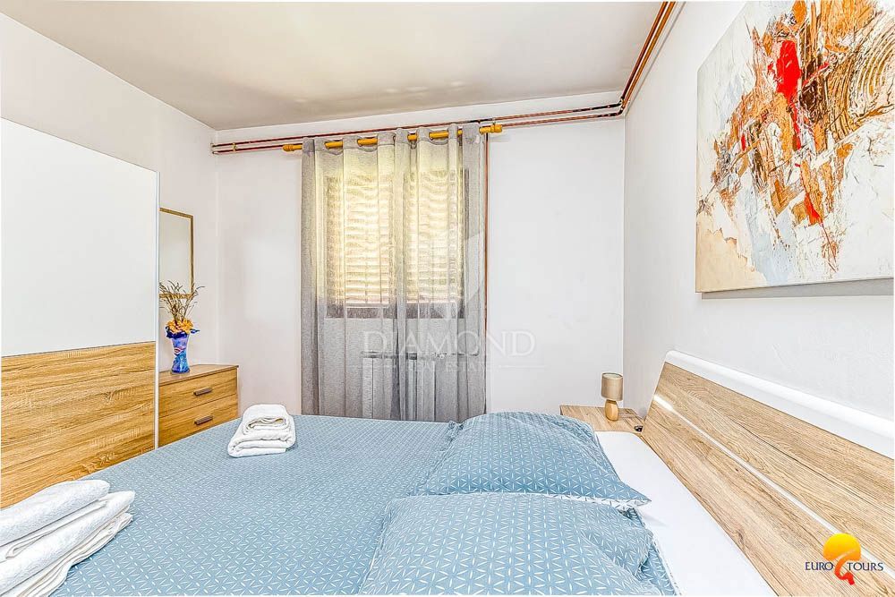 Hiša z bazenom v okolici Pule, 2 stanovanjski enoti + garaža + konoba