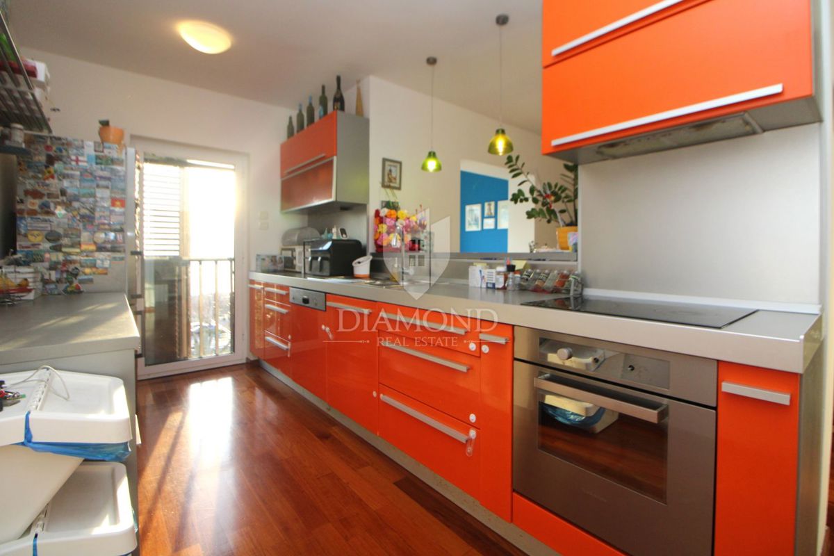 RIJEKA, KOSTRENA - Stanovanje s čudovitim pogledom na morje, 2 spalnici + dnevna soba