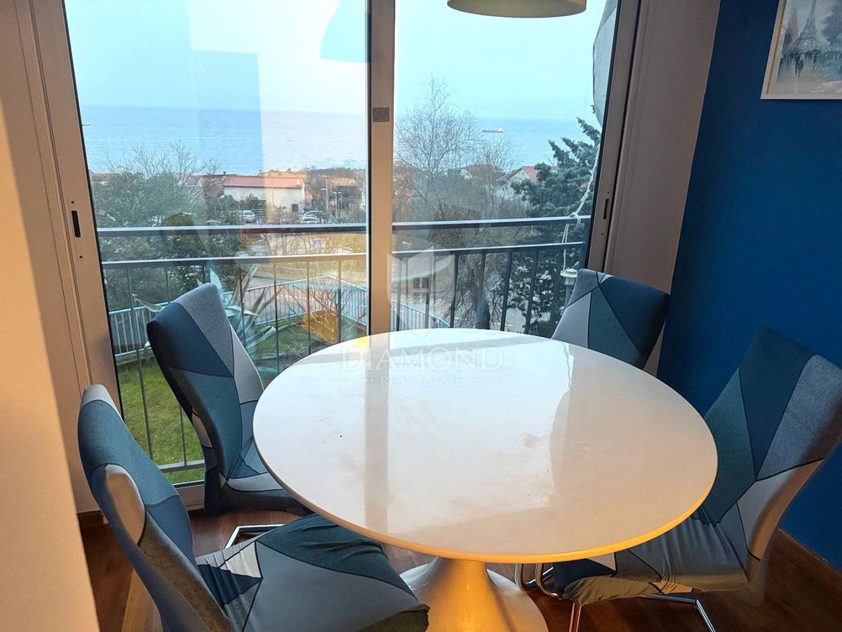 RIJEKA, KOSTRENA - Stanovanje s čudovitim pogledom na morje, 2 spalnici + dnevna soba
