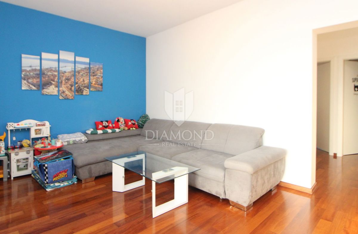 RIJEKA, KOSTRENA - Stanovanje s čudovitim pogledom na morje, 2 spalnici + dnevna soba