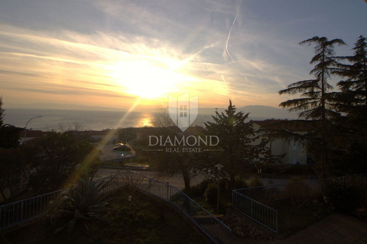 RIJEKA, KOSTRENA - Stanovanje s čudovitim pogledom na morje, 2 spalnici + dnevna soba