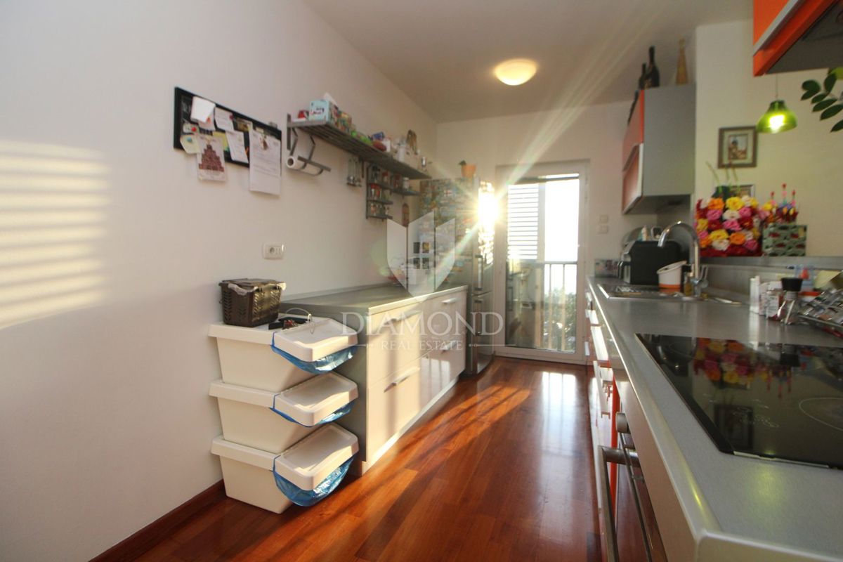 RIJEKA, KOSTRENA - Stanovanje s čudovitim pogledom na morje, 2 spalnici + dnevna soba