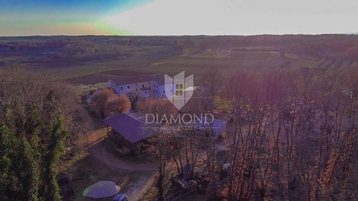 Umag, priložnost! Zemljišče z gradbenim dovoljenjem!