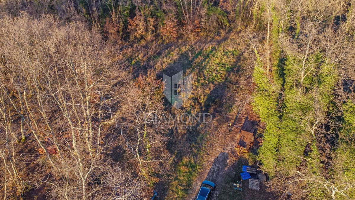 Umag, priložnost! Zemljišče z gradbenim dovoljenjem!