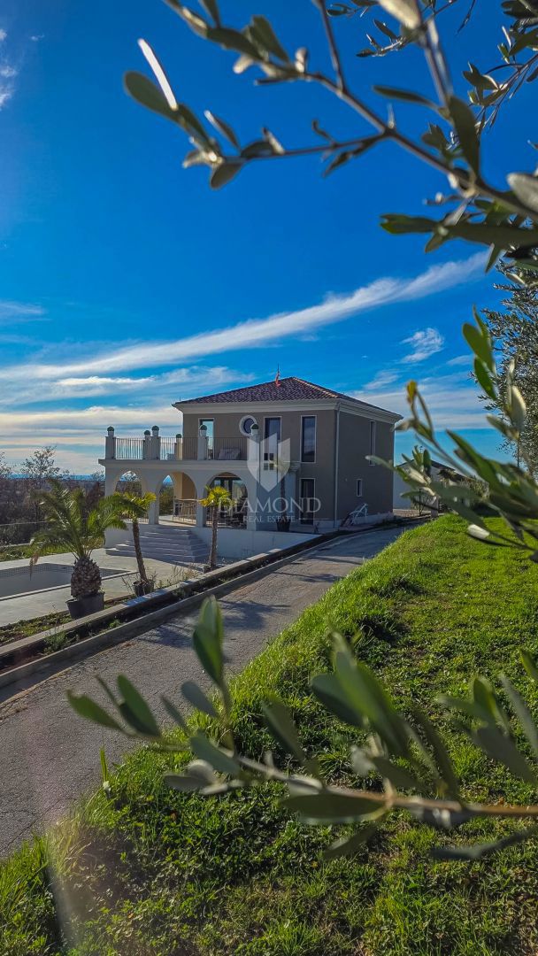 Buje, izjemna hiša s pogledom na morje!