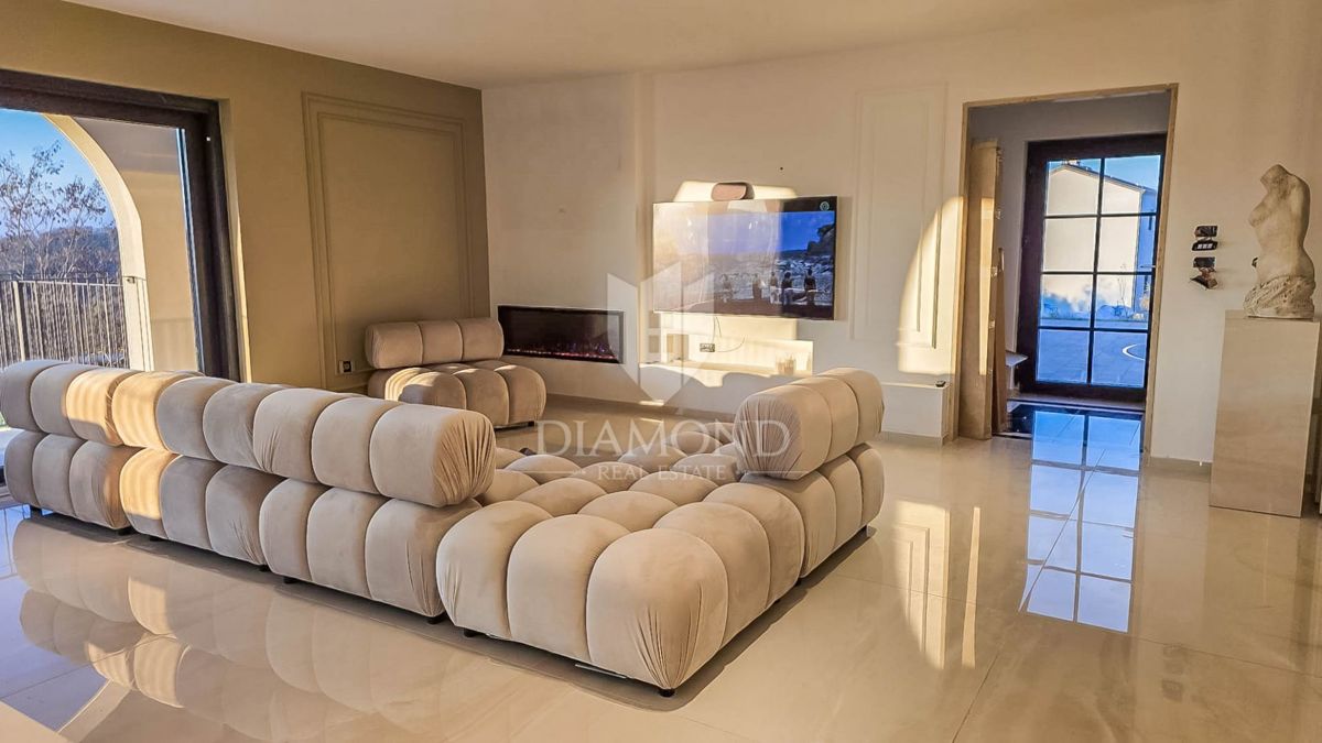 Buje, izjemna hiša s pogledom na morje!