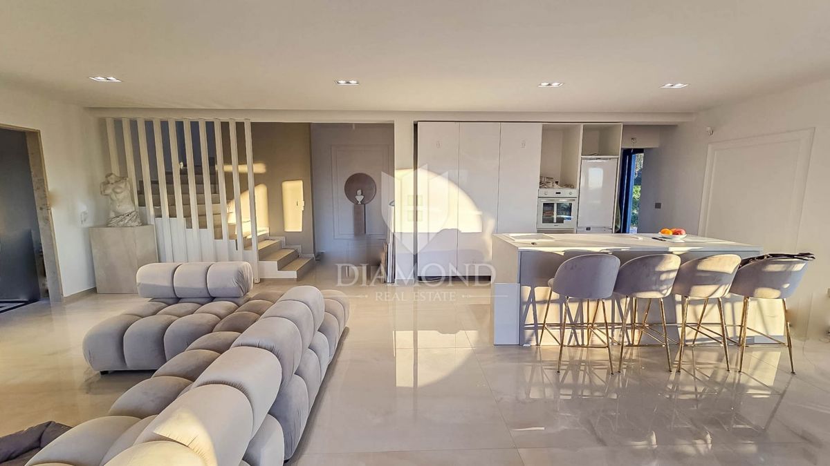 Buje, izjemna hiša s pogledom na morje!