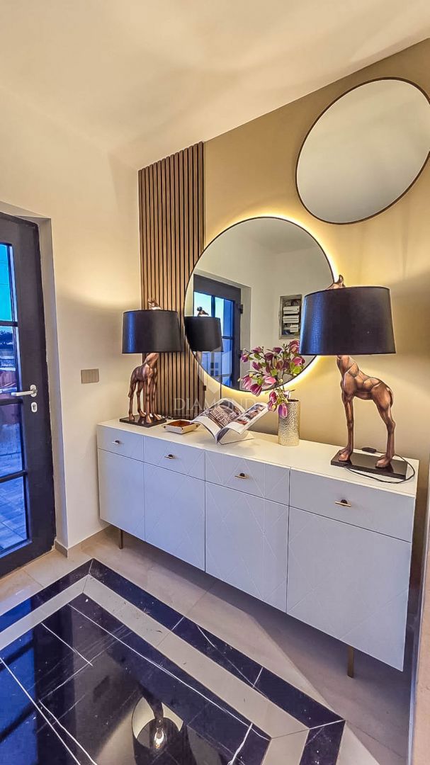 Buje, izjemna hiša s pogledom na morje!