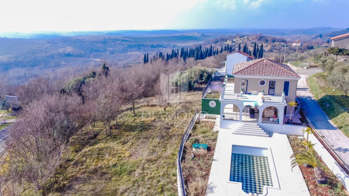 Buje, izjemna hiša s pogledom na morje!