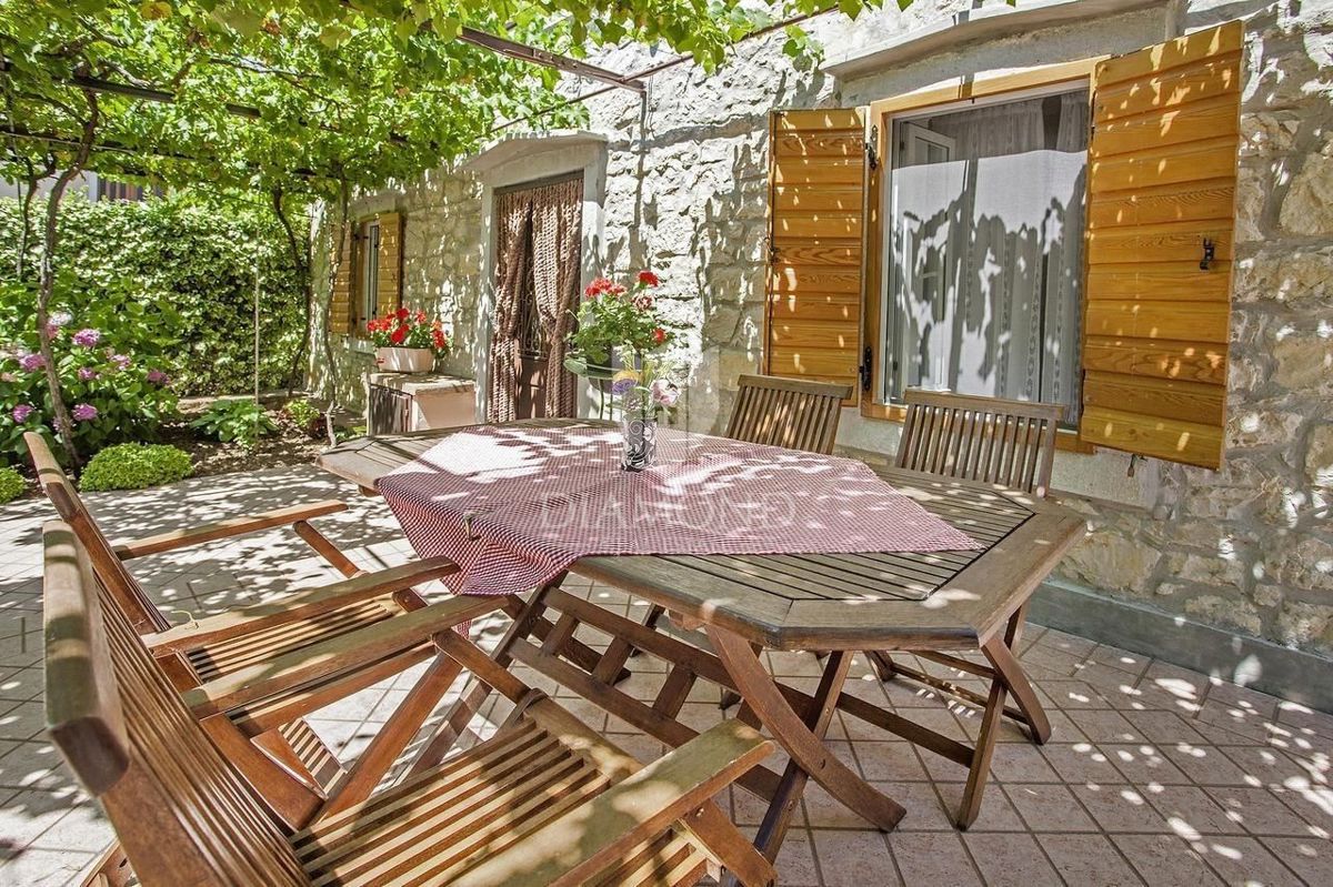 EKSKLUZIVNO! Kamnita hiša s pogledom na morje, Labin, okolica