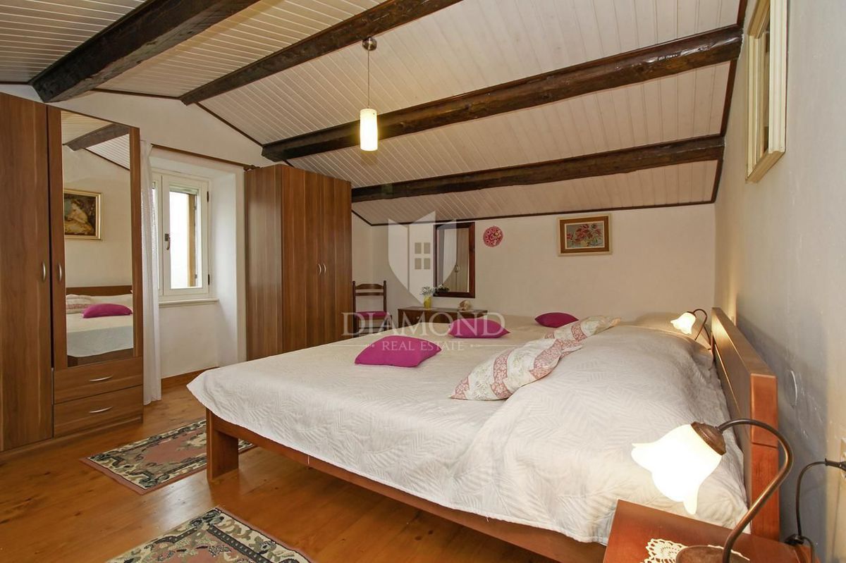 EKSKLUZIVNO! Kamnita hiša s pogledom na morje, Labin, okolica