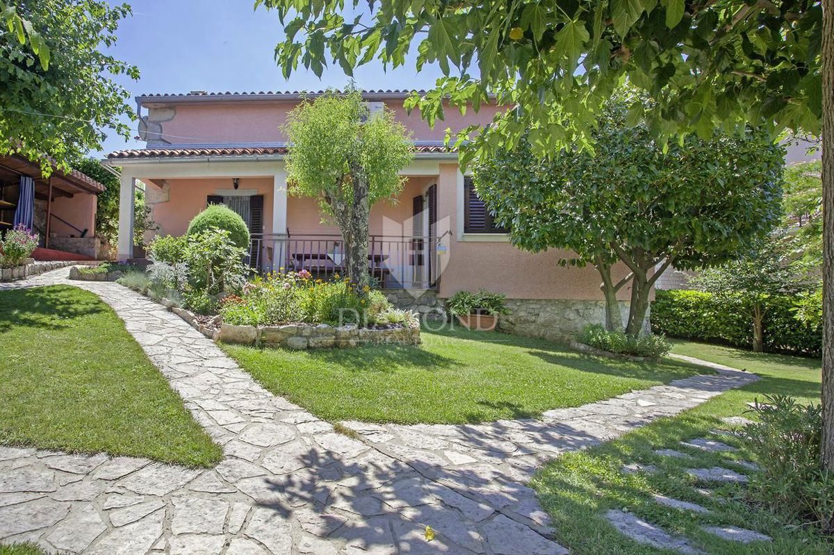 EKSKLUZIVNO! Kamnita hiša s pogledom na morje, Labin, okolica