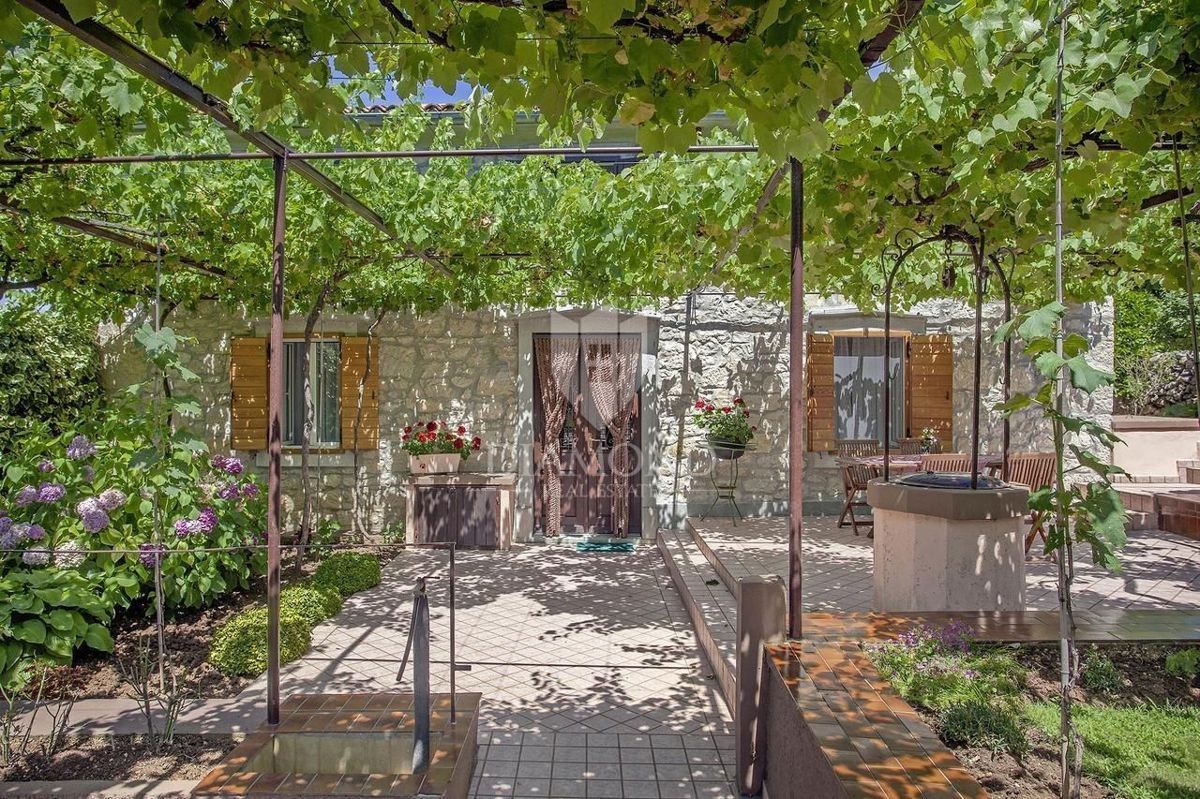 EKSKLUZIVNO! Kamnita hiša s pogledom na morje, Labin, okolica