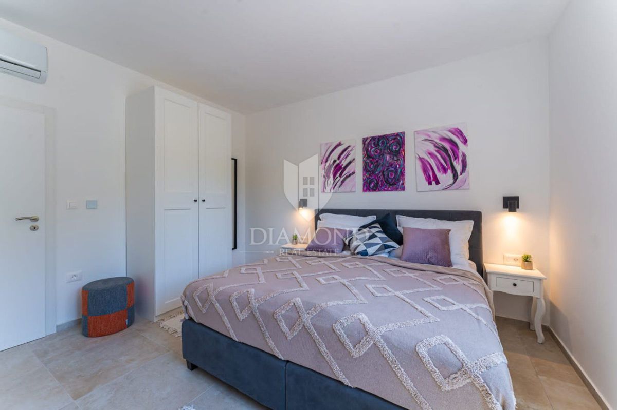 Nova hiša z bazenom, okolica Labina